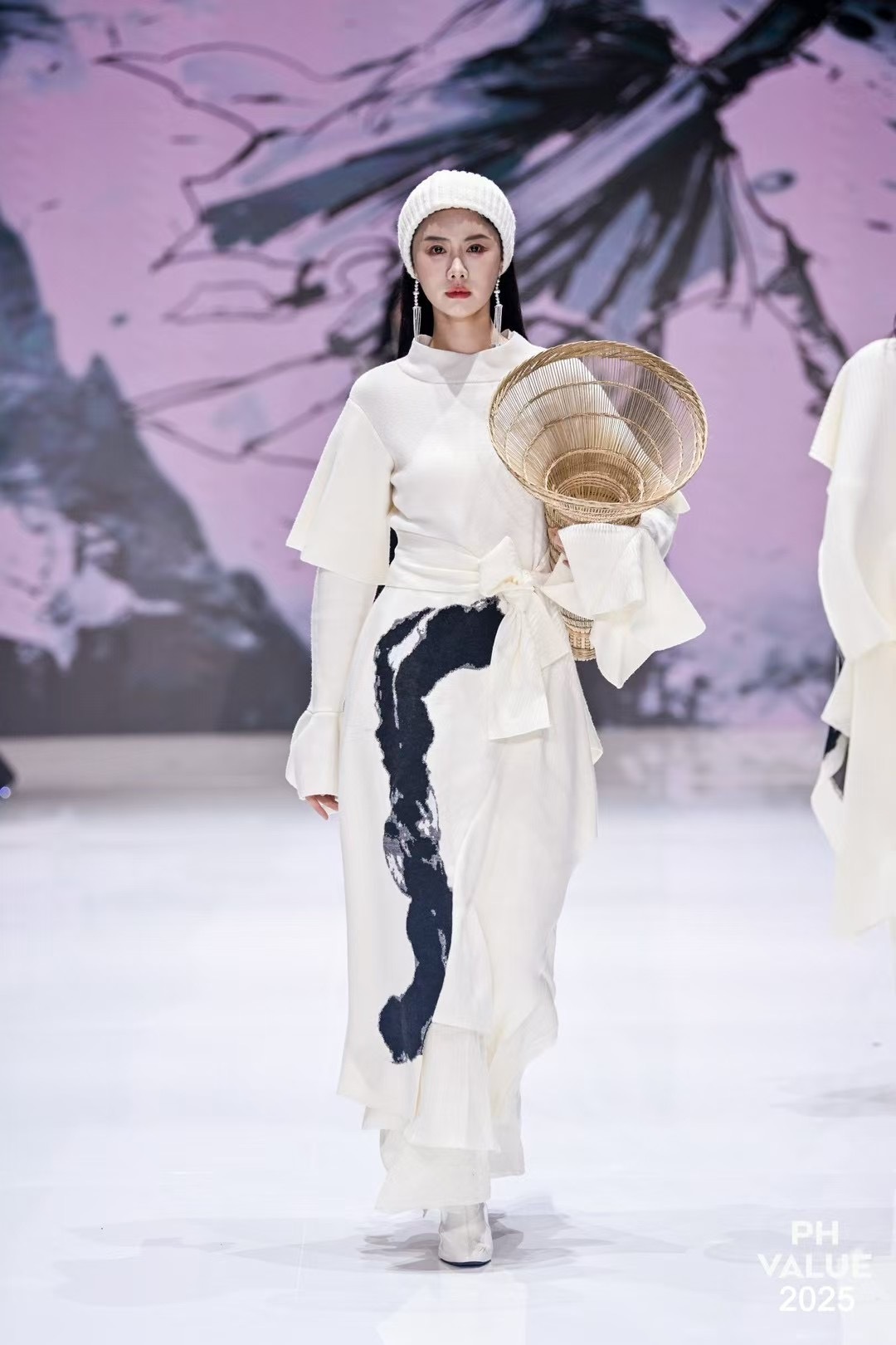 PH VALUE 2025 · LOOK 01